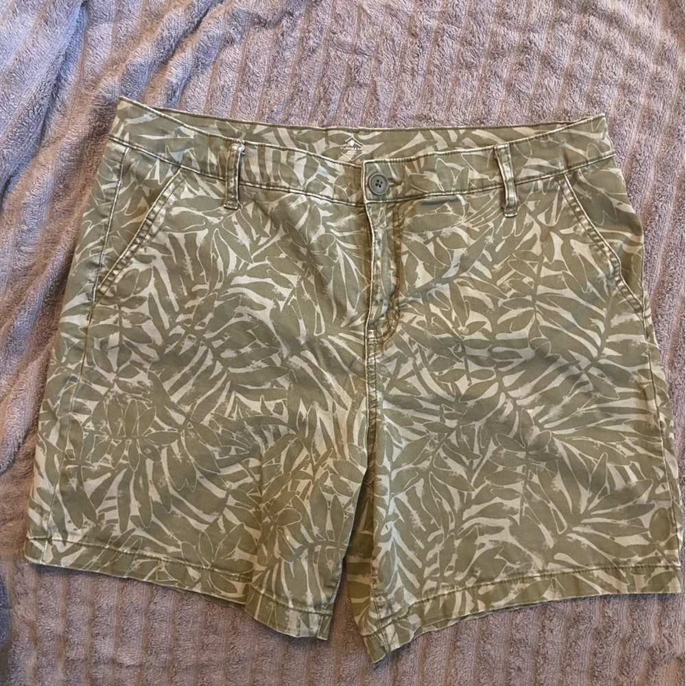 Leaf Print Green Women's Shorts
